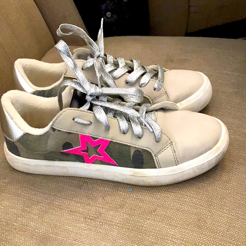 Adorable size 8 used sneakers